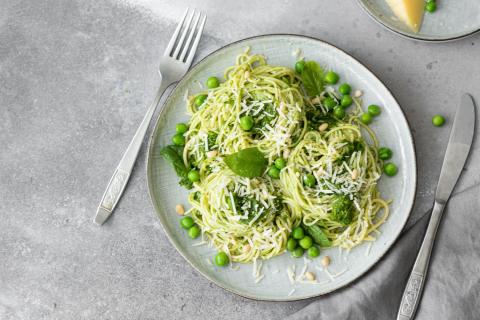 Tagliatelles de courgettes au pesto et au basilic