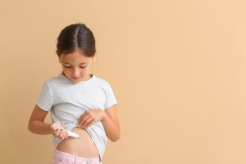 Comment éviter la douleur des piqûres d’insuline chez l'enfant ?