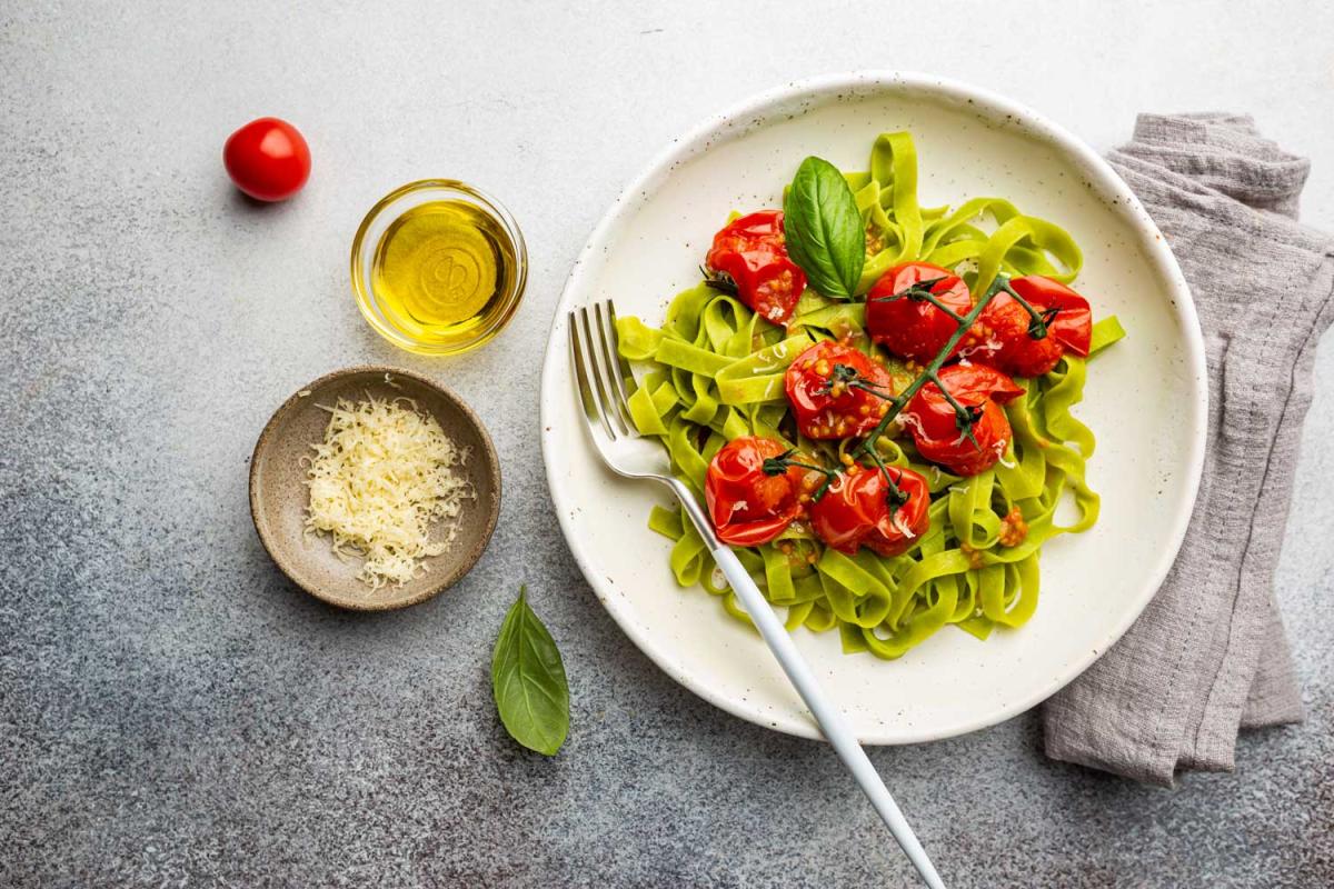 Tagliatelles aux légumes grillés et aux pignons de pin