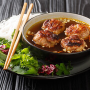 Bowl de boulettes de viande à la vietnamienne
