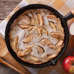 Gâteau de crêpes aux pommes à la poêle